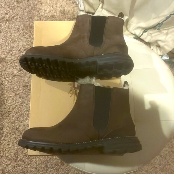 UGG Cove Ankle Boots - Picture 7 of 12